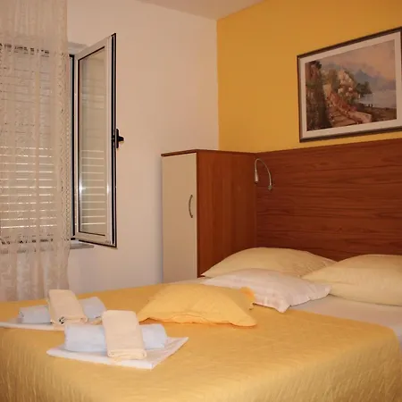 Apartment Silvia *
