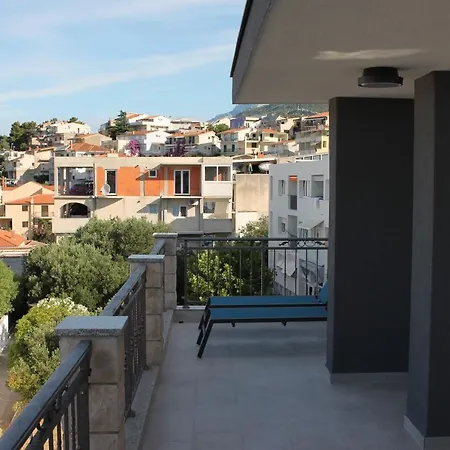 Silvia Apartment *
