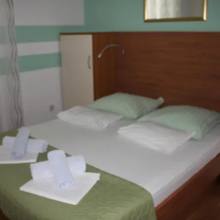 西尔维亚别墅公寓