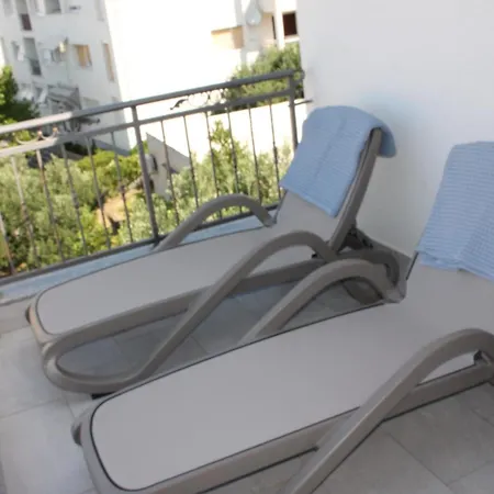 西尔维亚别墅公寓 *