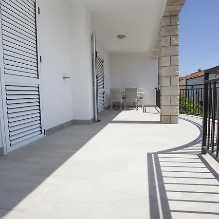 西尔维亚别墅公寓